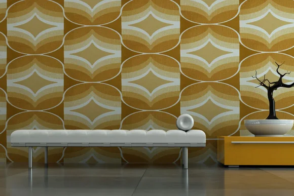 Wohnzimmer mit Retro Tapete und Liege